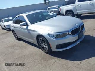 2019 BMW 5 Series 530e xDrive z VIN WBAJB1C52KB376389, wystawiony jako IAAI lot #42918926 z przebiegiem Nie podano mil oraz . Historia ofert i sprzedaży dostępna na DreamBid. Obrazek 1.