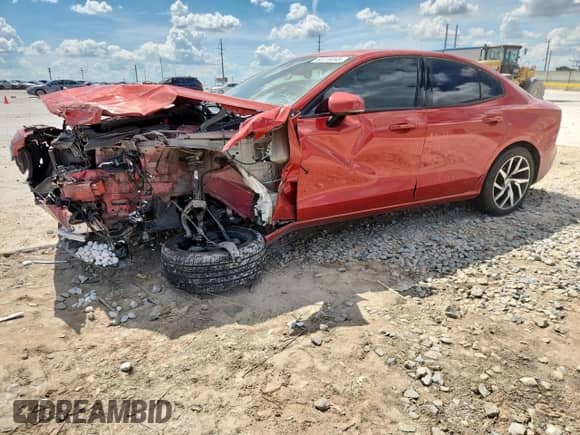 2020 Volvo S60 Momentum with VIN 7JR102FKXLG037322, listed as a Copart auction lot 62218045 with 116,648 mi miles and Salvage title. Bid and sale history available at DreamBid. Image 1.