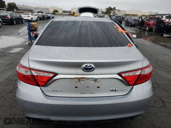 2016 Toyota Camry LE z VIN 4T1BD1FK9GU180430, wystawiony jako Copart lot #85649785 z przebiegiem 60 600 mil mil oraz Szkoda całkowita • Salvage title. Historia ofert i sprzedaży dostępna na DreamBid. Obrazek 6.