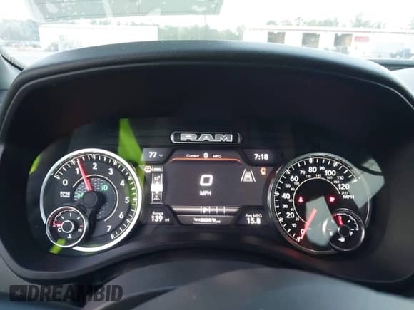 2025 Ram 1500 Big Horn z VIN 1C6RREFG9SN527515, wystawiony jako IAAI lot #41952115 z przebiegiem 8 009 mil mil oraz . Historia ofert i sprzedaży dostępna na DreamBid. Obrazek 7.