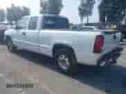 2000 GMC Sierra 1500 SLE z VIN 1GTEC19T0YZ300810, wystawiony jako IAAI lot #42471227 z przebiegiem Nie podano mil oraz . Historia ofert i sprzedaży dostępna na DreamBid. Obrazek 3.