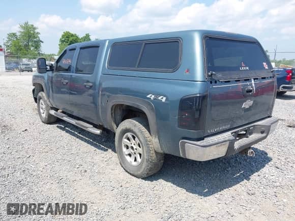 2007 Chevrolet Silverado 1500 1LT z VIN 2GCEK13M971728449, wystawiony jako IAAI lot #42418344 z przebiegiem 221 004 mil mil oraz . Historia ofert i sprzedaży dostępna na DreamBid. Obrazek 3.