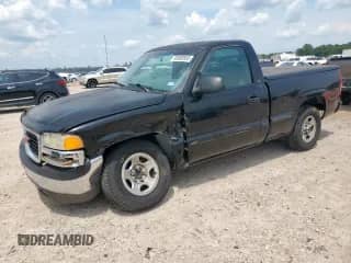 2002 GMC Sierra 1500 SL z VIN 1GTEC14V62Z153067, wystawiony jako Copart lot #69380555 z przebiegiem 107 138 mil mil oraz Szkoda całkowita • Salvage title. Historia ofert i sprzedaży dostępna na DreamBid. Obrazek 1.