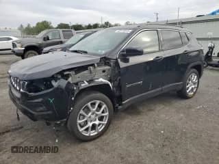 2023 Jeep Compass Latitude Lux with VIN 3C4NJDFN5PT547047, listed as a Copart auction lot 80772015 with 5,301 mi miles and Salvage title. Bid and sale history available at DreamBid. Image 1.