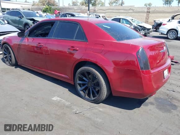 2013 Chrysler 300 S с VIN 2C3CCABG3DH611070, выставлен на аукционе IAAI как лот 42617273 с пробегом 109 560 миль миль и . История ставок и продаж доступна на DreamBid. Изображение 3.