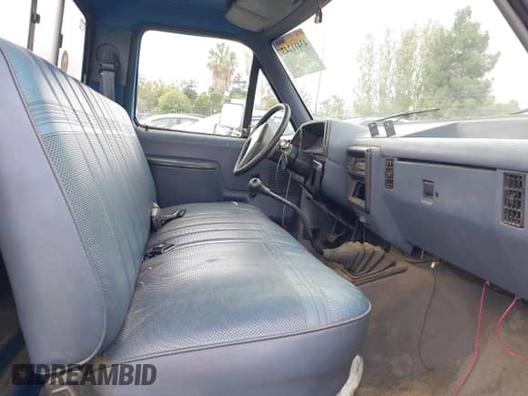 1991 Ford F-150 z VIN 1FTDF15Y8MPB26043, wystawiony jako IAAI lot #43411243 z przebiegiem 53 375 mil mil oraz . Historia ofert i sprzedaży dostępna na DreamBid. Obrazek 5.