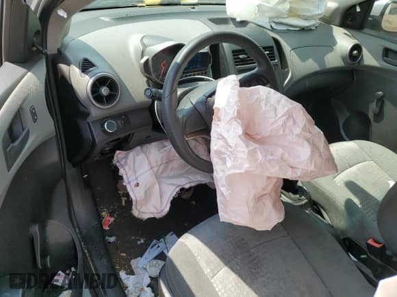 2015 Chevrolet Sonic LS z VIN 1G1JB6SH4F4198631, wystawiony jako Copart lot #63808334 z przebiegiem 147 662 mil mil oraz Szkoda całkowita • Salvage title. Historia ofert i sprzedaży dostępna na DreamBid. Obrazek 8.