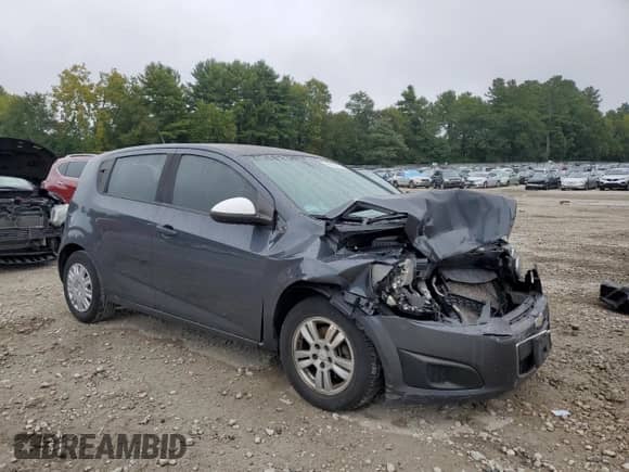 2013 Chevrolet Sonic LS with VIN 1G1JA6SG9D4140571, listed as a Copart auction lot 81101105 with 136,832 mi miles and Clean title. Bid and sale history available at DreamBid. Image 4.