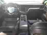 2024 Volvo S60 Plus Black Edition z VIN 7JRL12THXRG315370, wystawiony jako Copart lot #81421745 z przebiegiem 7 191 mil mil oraz Szkoda całkowita • Salvage title. Historia ofert i sprzedaży dostępna na DreamBid. Obrazek 8.