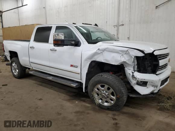 2015 Chevrolet Silverado 3500HD LTZ с VIN 1GC4K0E80FF599384, выставлен на аукционе Copart как лот 76975984 с пробегом 73 351 миль миль и Списание • Salvage title. История ставок и продаж доступна на DreamBid. Изображение 4.