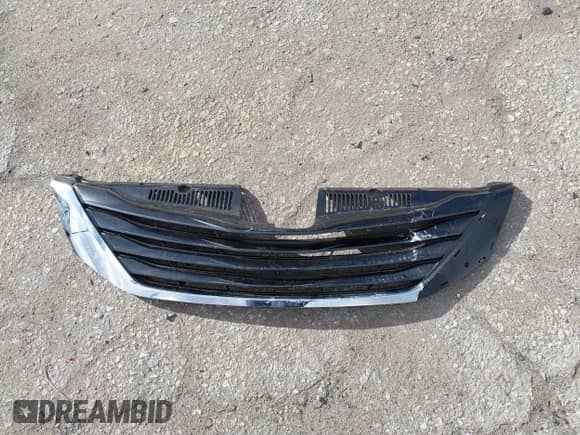 2017 Toyota Sienna XLE Auto Access Seat z VIN 5TDYZ3DC6HS809784, wystawiony jako IAAI lot #41546264 z przebiegiem 98 937 mil mil oraz . Historia ofert i sprzedaży dostępna na DreamBid. Obrazek 12.