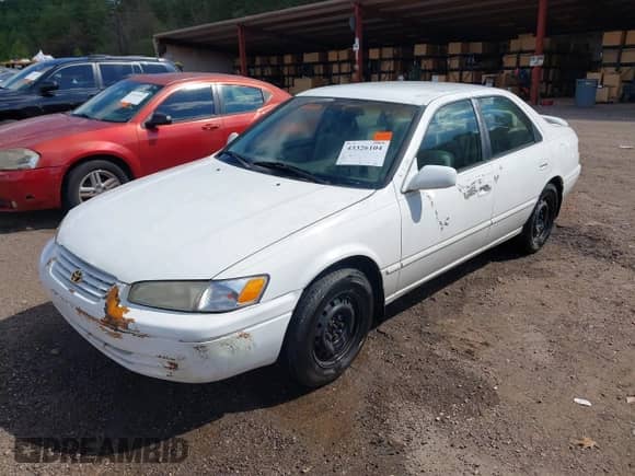 1997 Toyota Camry LE z VIN 4T1BF22K5VU922079, wystawiony jako IAAI lot #43326104 z przebiegiem Nie podano mil oraz . Historia ofert i sprzedaży dostępna na DreamBid. Obrazek 2.