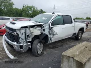 2024 Chevrolet Silverado 2500HD LT z VIN 2GC4YNE73R1110474, wystawiony jako Copart lot #56701235 z przebiegiem 38 859 mil mil oraz Szkoda całkowita • Salvage title. Historia ofert i sprzedaży dostępna na DreamBid. Obrazek 1.