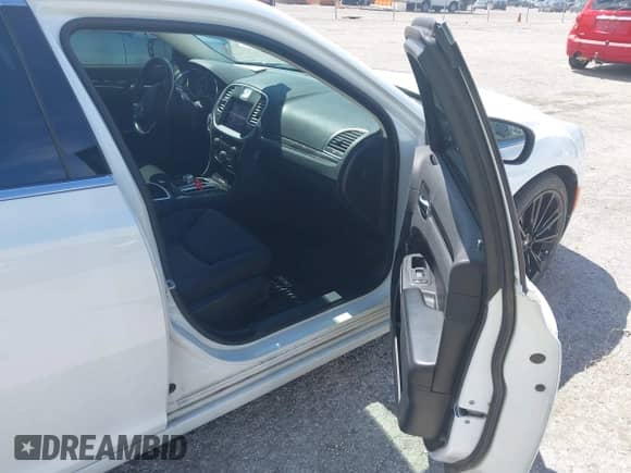 2020 Chrysler 300 Touring L с VIN 2C3CCAAG5LH115641, выставлен на аукционе IAAI как лот 43315327 с пробегом 140 735 миль миль и . История ставок и продаж доступна на DreamBid. Изображение 5.