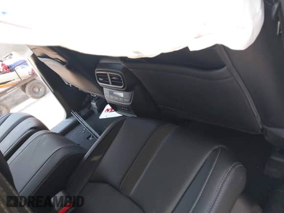 2025 Honda Pilot Touring с VIN 5FNYG2H72SB024543, выставлен на аукционе IAAI как лот 43123621 с пробегом 10 163 миль миль и . История ставок и продаж доступна на DreamBid. Изображение 8.