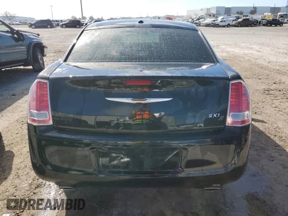 2012 Chrysler 300 S z VIN 2C3CCABG8CH175573, wystawiony jako Copart lot #85534994 z przebiegiem 67 688 mil mil oraz Szkoda całkowita • Salvage title. Historia ofert i sprzedaży dostępna na DreamBid. Obrazek 6.