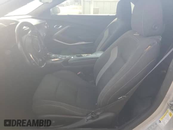 2017 Chevrolet Camaro 1LT z VIN 1G1FB3DS1H0201878, wystawiony jako Copart lot #84748185 z przebiegiem 119 357 mil mil oraz Czysty tytuł • Clean title. Historia ofert i sprzedaży dostępna na DreamBid. Obrazek 7.