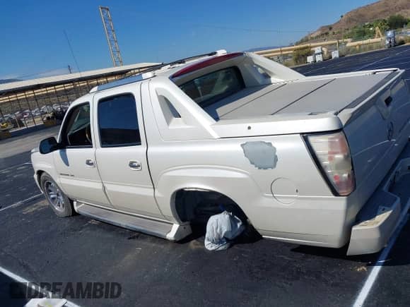 2002 Cadillac Escalade EXT with VIN 3GYEK63N32G288941, listed as a IAAI auction lot 43235158 with 295,475 mi miles and . Bid and sale history available at DreamBid. Image 15.