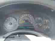 2002 Chevrolet TrailBlazer LTZ z VIN 1GNDT13SX22371063, wystawiony jako IAAI lot #42815452 z przebiegiem 154 952 mil mil oraz . Historia ofert i sprzedaży dostępna na DreamBid. Obrazek 7.