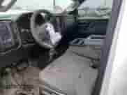 2017 Chevrolet Silverado 2500HD Work Truck z VIN 1GC1KUEY3HF224084, wystawiony jako Copart lot #71694455 z przebiegiem 132 441 mil mil oraz Nie do naprawy • Non repairable. Historia ofert i sprzedaży dostępna na DreamBid. Obrazek 7.