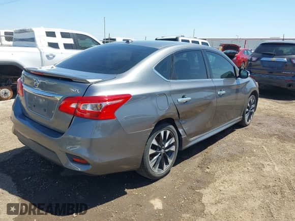 2017 Nissan Sentra SR z VIN 3N1AB7AP0HY378035, wystawiony jako IAAI lot #42017917 z przebiegiem 83 457 mil mil oraz . Historia ofert i sprzedaży dostępna na DreamBid. Obrazek 4.