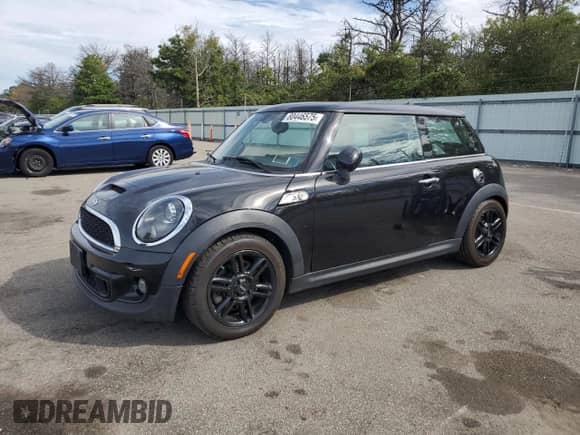 2013 MINI Hardtop S с VIN WMWSV3C55DT392378, выставлен на аукционе Copart как лот 80446575 с пробегом 69 242 миль миль и Списание • Salvage title. История ставок и продаж доступна на DreamBid. Изображение 1.