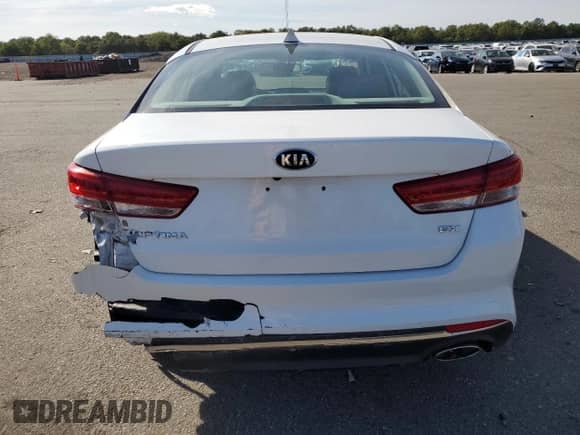 2016 Kia Optima EX z VIN 5XXGU4L32GG107446, wystawiony jako Copart lot #84625225 z przebiegiem 91 618 mil mil oraz Szkoda całkowita • Salvage title. Historia ofert i sprzedaży dostępna na DreamBid. Obrazek 6.