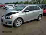 2013 Chevrolet Sonic LTZ с VIN 1G1JE5SG5D4217581, выставлен на аукционе Copart как лот 55977985 с пробегом 49 601 миль миль и Списание • Salvage title. История ставок и продаж доступна на DreamBid. Изображение 1.