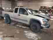 2005 Chevrolet Colorado LS Z85 z VIN 1GCCS196058264963, wystawiony jako IAAI lot #41189683 z przebiegiem 99 385 mil mil oraz . Historia ofert i sprzedaży dostępna na DreamBid. Obrazek 1.