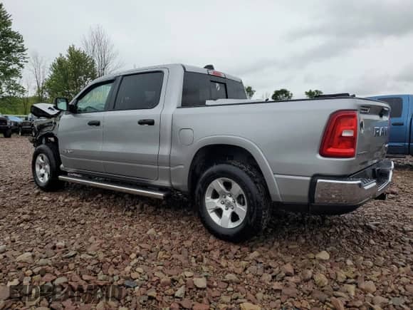 2025 Ram 1500 Big Horn z VIN 1C6RRFFGXSN539484, wystawiony jako Copart lot #68481665 z przebiegiem 13 857 mil mil oraz Szkoda całkowita • Salvage title. Historia ofert i sprzedaży dostępna na DreamBid. Obrazek 2.