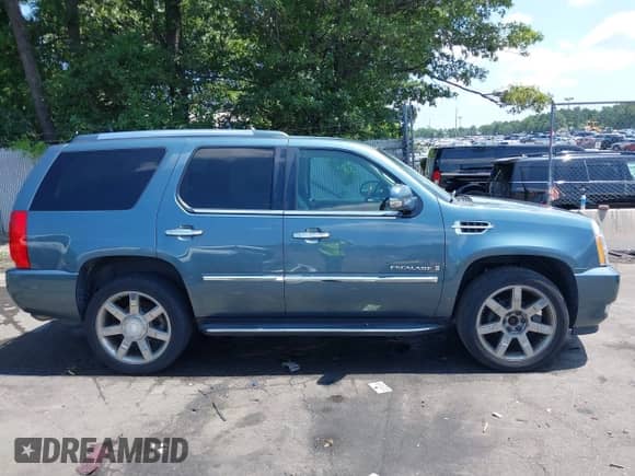 2008 Cadillac Escalade с VIN 1GYFK63868R264589, выставлен на аукционе IAAI как лот 42828139 с пробегом 113 713 миль миль и . История ставок и продаж доступна на DreamBid. Изображение 13.