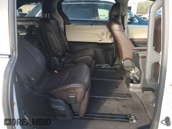 2023 Toyota Sienna Platinum с VIN 5TDESKFC2PS100864, выставлен на аукционе Copart как лот 85571204 с пробегом Не указан миль и Списание • Salvage title. История ставок и продаж доступна на DreamBid. Изображение 11.