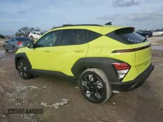 2024 Hyundai Kona SEL z VIN KM8HB3AB5RU056662, wystawiony jako Copart lot #73632604 z przebiegiem 5 748 mil mil oraz Szkoda całkowita • Salvage title. Historia ofert i sprzedaży dostępna na DreamBid. Obrazek 2.
