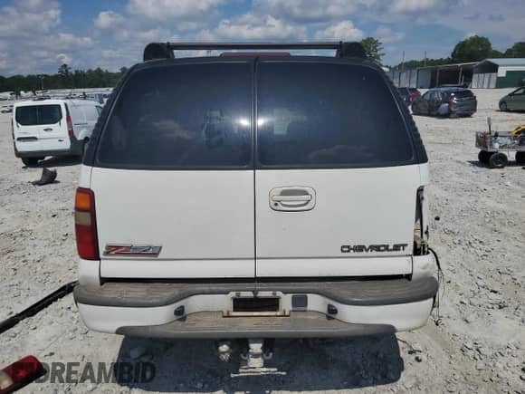 2002 Chevrolet Suburban Z71 z VIN 3GNFK16Z12G321065, wystawiony jako Copart lot #66878305 z przebiegiem Nie podano mil oraz Szkoda całkowita • Salvage title. Historia ofert i sprzedaży dostępna na DreamBid. Obrazek 6.