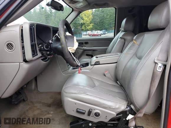 2004 Chevrolet Silverado 2500HD LT3 z VIN 1GCHK23G14F180092, wystawiony jako Copart lot #90902515 z przebiegiem Nie podano mil oraz Szkoda całkowita • Salvage title. Historia ofert i sprzedaży dostępna na DreamBid. Obrazek 7.