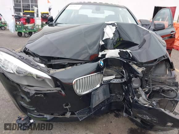 2011 BMW 5 Series 550i с VIN WBAFR9C53BC270107, выставлен на аукционе IAAI как лот 40350375 с пробегом 54 300 миль миль и . История ставок и продаж доступна на DreamBid. Изображение 6.