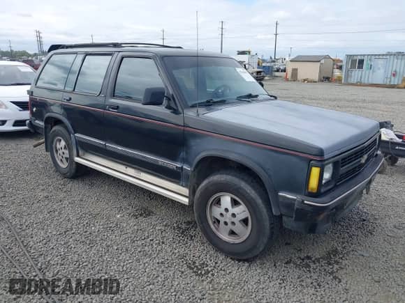 1992 Chevrolet Blazer z VIN 1GNDT13W4N2177782, wystawiony jako IAAI lot #42766017 z przebiegiem 165 544 mil mil oraz . Historia ofert i sprzedaży dostępna na DreamBid. Obrazek 1.