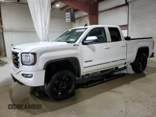 2018 GMC Sierra 1500 SLE z VIN 1GTV2MEC3JZ111343, wystawiony jako Copart lot #63599195 z przebiegiem Nie podano mil oraz Szkoda całkowita • Salvage title. Historia ofert i sprzedaży dostępna na DreamBid. Obrazek 1.