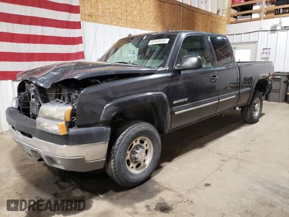 2003 Chevrolet Silverado 2500HD LT z VIN 1GCHK29G03E374026, wystawiony jako Copart lot #66545055 z przebiegiem 121 815 mil mil oraz Czysty tytuł • Clean title. Historia ofert i sprzedaży dostępna na DreamBid. Obrazek 1.