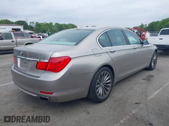 2011 BMW 7 Series 740i с VIN WBAKA4C58BC612773, выставлен на аукционе IAAI как лот 41990569 с пробегом 95 244 миль миль и . История ставок и продаж доступна на DreamBid. Изображение 4.