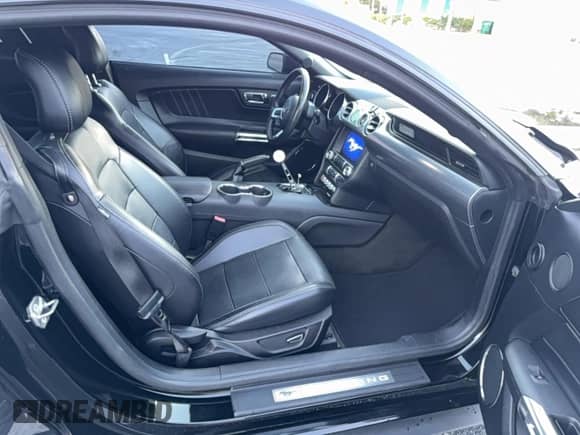 2017 Ford Mustang GT z VIN 1FA6P8CF9H5263838, wystawiony jako Copart lot #89445895 z przebiegiem 59 348 mil mil oraz Czysty tytuł • Clean title. Historia ofert i sprzedaży dostępna na DreamBid. Obrazek 5.