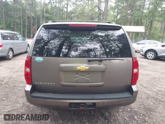 2013 Chevrolet Suburban LT with VIN 1GNSKJE78DR155581, listed as a IAAI auction lot 43228965 with 152,165 mi miles and . Bid and sale history available at DreamBid. Image 16.