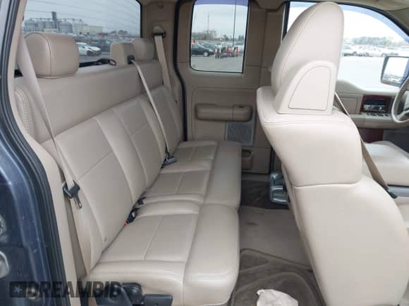 2005 Ford F-150 XLT z VIN 1FTPX14585NA94354, wystawiony jako IAAI lot #43546331 z przebiegiem 130 686 mil mil oraz . Historia ofert i sprzedaży dostępna na DreamBid. Obrazek 8.