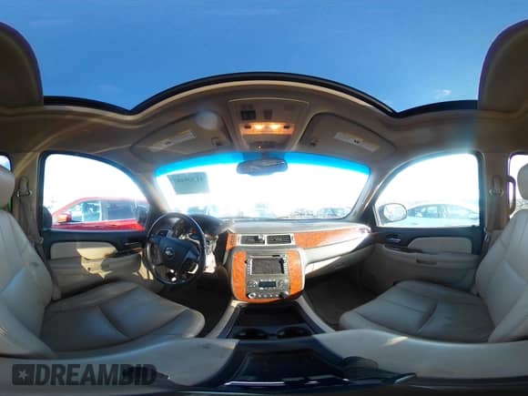 2008 Chevrolet Suburban LTZ z VIN 1GNFK16Y68R143010, wystawiony jako IAAI lot #41209402 z przebiegiem 160 182 mil mil oraz . Historia ofert i sprzedaży dostępna na DreamBid. Obrazek 18.