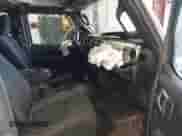 2021 Jeep Wrangler Unlimited Sahara z VIN 1C4HJXEN8MW503811, wystawiony jako IAAI lot #41746202 z przebiegiem 47 044 mil mil oraz . Historia ofert i sprzedaży dostępna na DreamBid. Obrazek 5.