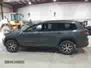 2025 Jeep Grand Cherokee Limited z VIN 1C4RJKBG7S8638664, wystawiony jako IAAI lot #41939758 z przebiegiem 2 086 mil mil oraz . Historia ofert i sprzedaży dostępna na DreamBid. Obrazek 14.