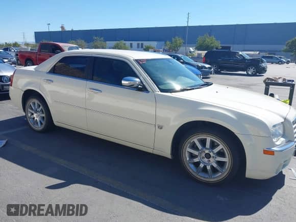 2007 Chrysler 300 C с VIN 2C3LA63H97H876106, выставлен на аукционе IAAI как лот 43046182 с пробегом 62 546 миль миль и . История ставок и продаж доступна на DreamBid. Изображение 1.