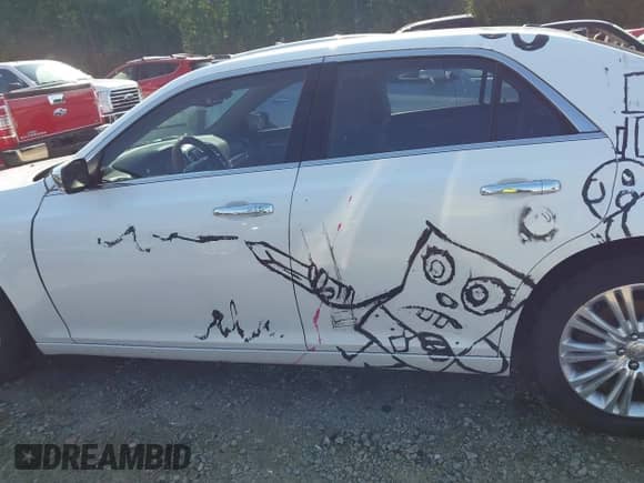 2013 Chrysler 300 C z VIN 2C3CCAKT8DH505338, wystawiony jako IAAI lot #42399191 z przebiegiem 226 118 mil mil oraz . Historia ofert i sprzedaży dostępna na DreamBid. Obrazek 15.