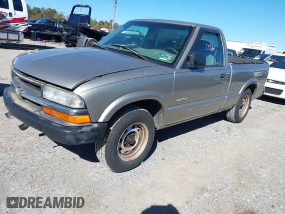 2002 Chevrolet S-10 with VIN 1GCCS145428186309, listed as a IAAI auction lot 43480514 with 136,375 mi miles and . Bid and sale history available at DreamBid. Image 2.