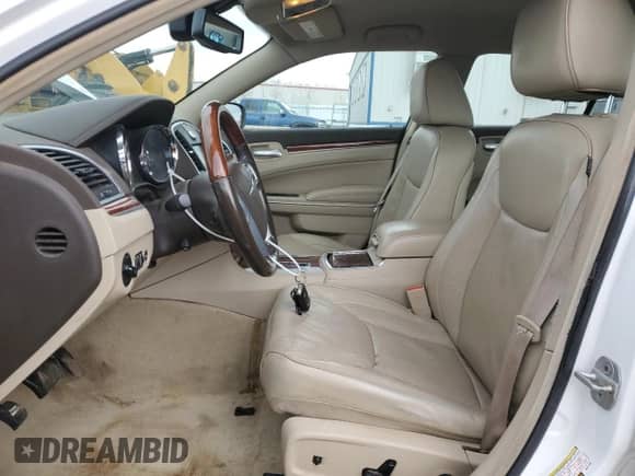 2011 Chrysler 300 C с VIN 2C3CK6CT5BH611869, выставлен на аукционе Copart как лот 52635475 с пробегом 110 386 миль миль и Списание • Salvage title. История ставок и продаж доступна на DreamBid. Изображение 7.